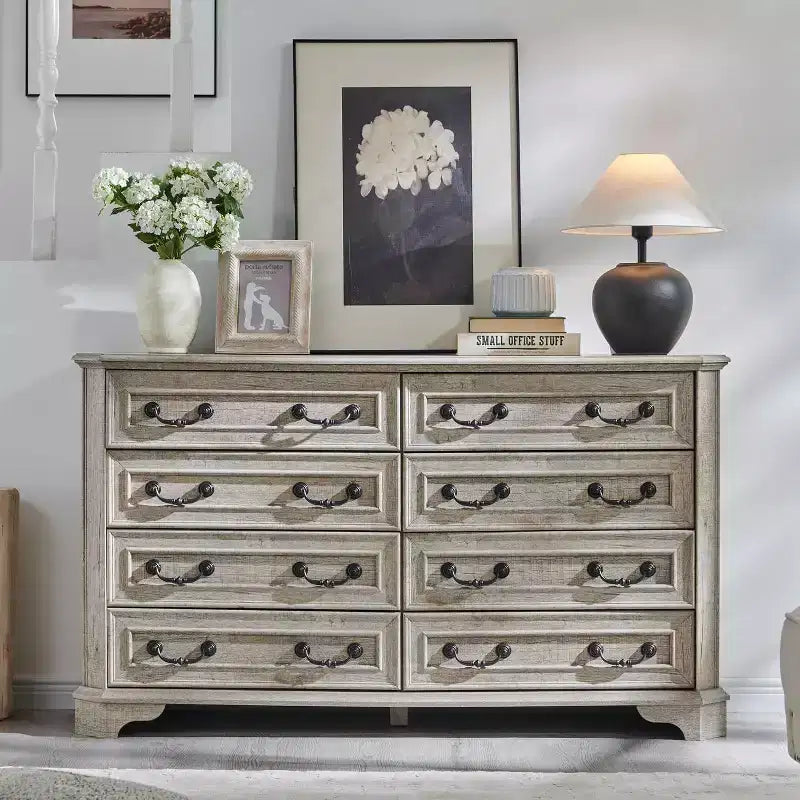 Commode rustique en bois à 8 tiroirs de 54 po de large avec texture naturelle, style vintage