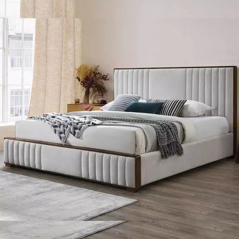 Lit King size (222 cm) gris clair en chenille, finition noyer