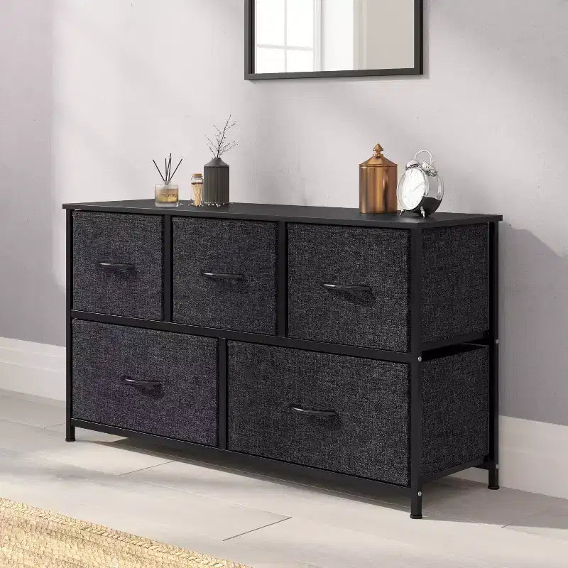 Commode de rangement à 5 tiroirs avec cadre en fonte, plateau en bois et tiroirs en tissu faciles à tirer avec poignées en bois