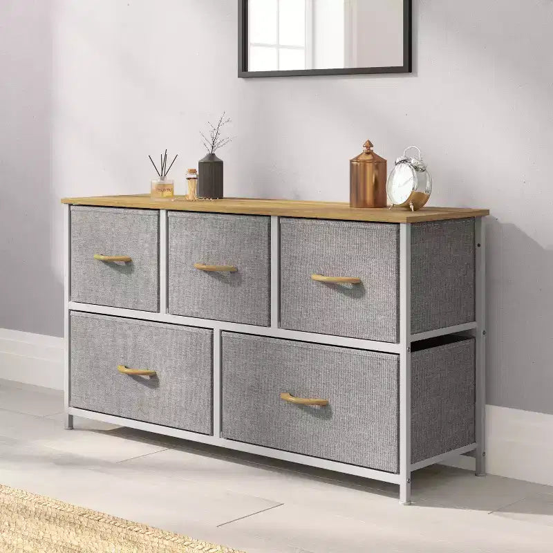 Commode de rangement à 5 tiroirs avec cadre en fonte, plateau en bois et tiroirs en tissu faciles à tirer avec poignées en bois