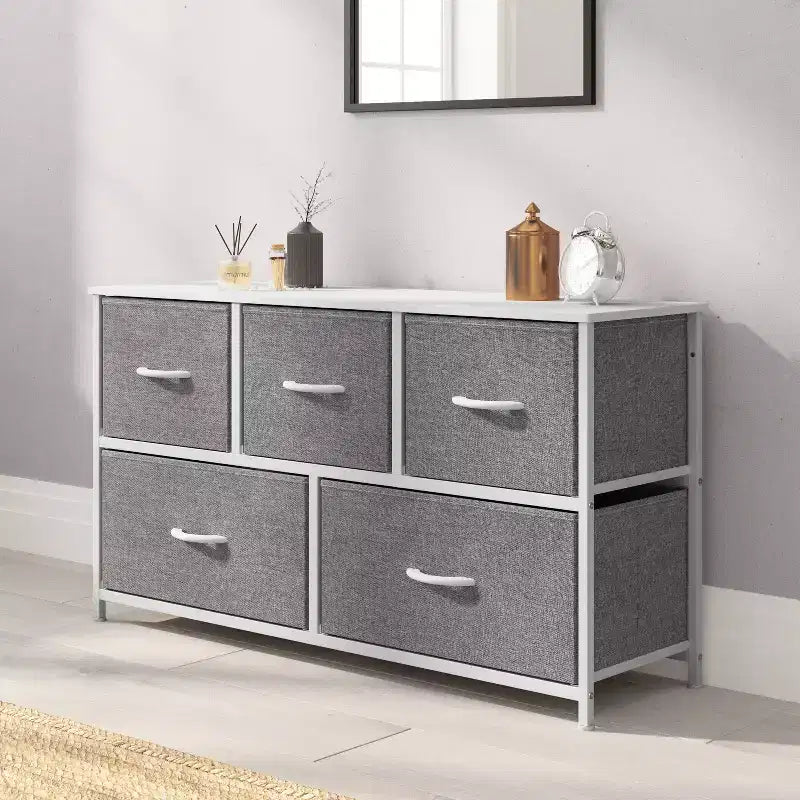 Commode de rangement à 5 tiroirs avec cadre en fonte, plateau en bois et tiroirs en tissu faciles à tirer avec poignées en bois