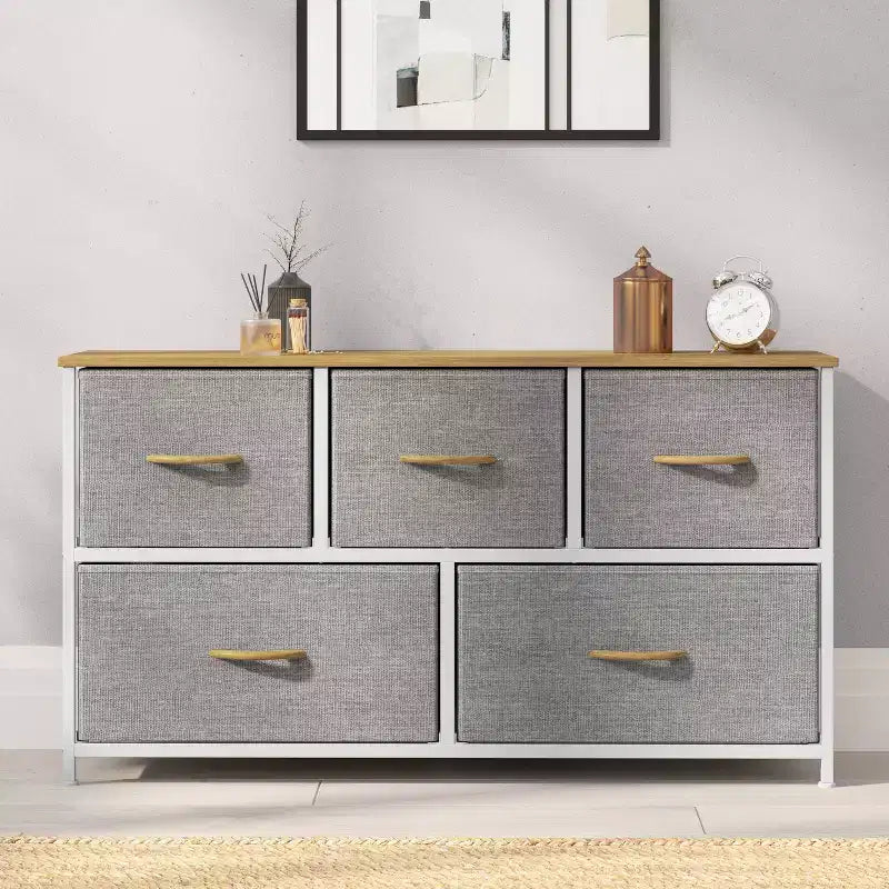 Commode de rangement à 5 tiroirs avec cadre en fonte, plateau en bois et tiroirs en tissu faciles à tirer avec poignées en bois