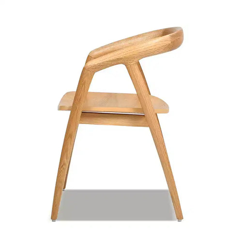 Chaise de salle à manger scandinave sculptée en chêne de 21", marron naturel chaud