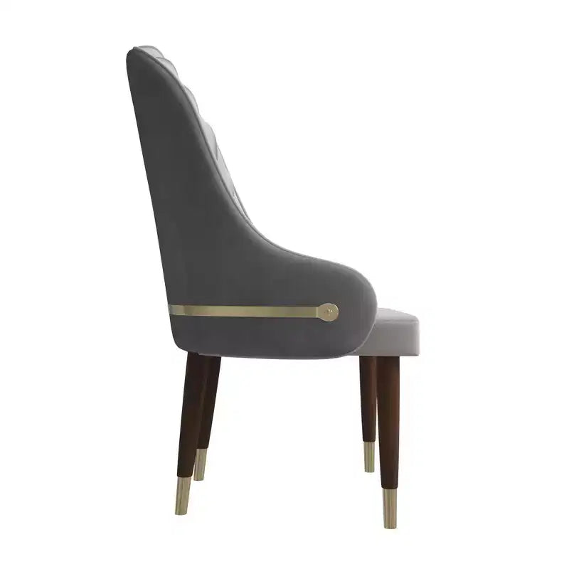 Chaise de salle à manger à dossier haut - Revêtement en cuir avec motif ondulé au dos, cadre en bois d'hévéa et accents dorés
