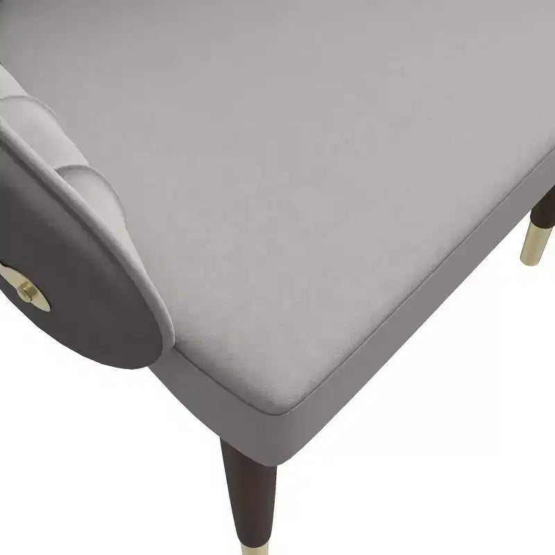 Chaise de salle à manger à dossier haut - Revêtement en cuir avec motif ondulé au dos, cadre en bois d'hévéa et accents dorés
