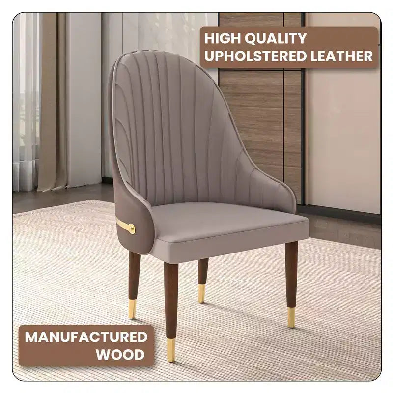 Chaise de salle à manger à dossier haut - Revêtement en cuir avec motif ondulé au dos, cadre en bois d'hévéa et accents dorés